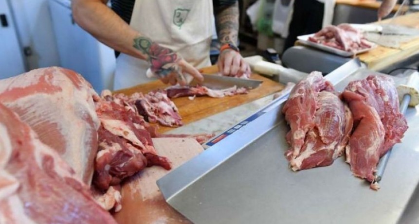 Consumo de carne: el pollo super&oacute; a la vaca y hablan de cambio de costumbres