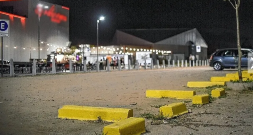Arreglan luminarias y construyen caminos en la zona de boliches