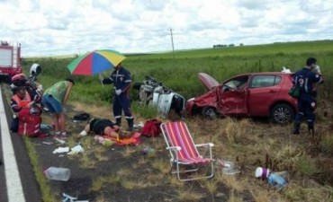 Cuatro autos argentinos protagonizaron un fatal accidente en las rutas de Brasil
