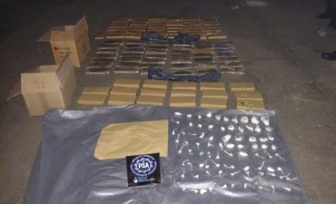 Secuestran 32 kg de coca&iacute;na, 83 de marihuana y hay 21 detenidos en Rosario