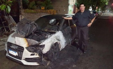 Le prendieron fuego el auto a Pity Mart&iacute;nez en la puerta de su casa