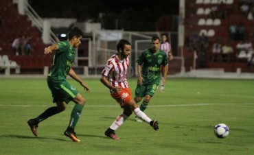 Uni&oacute;n empat&oacute; 0 a 0 con Sarmiento