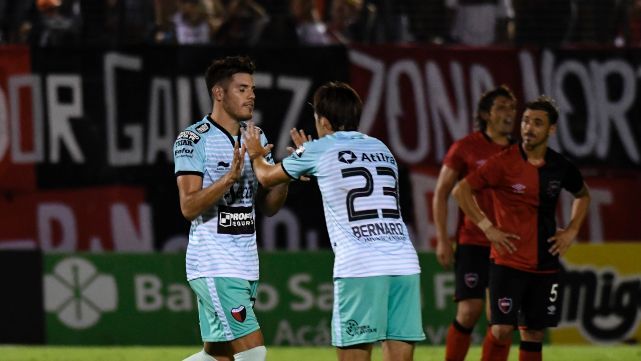 Colón atendió a Newells "a domicilio" en Rosario