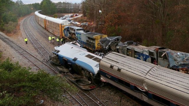Dos muertos y 100 heridos por choque de trenes en EE.UU. 