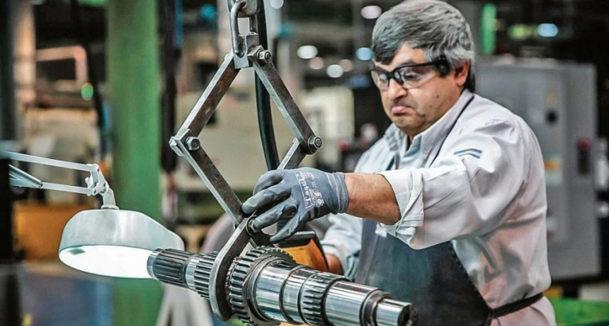 El Gobierno adelanta el aumento del salario m&iacute;nimo y pasa a 12.500 pesos