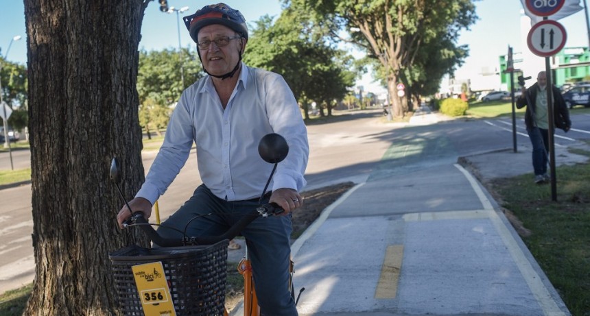 Con un nuevo tramo en avenida Alem, el Municipio ampli&oacute; la red de bicisendas y ciclov&iacute;as