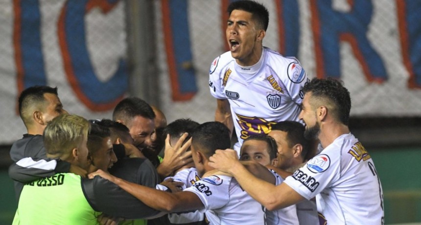 Estudiantes de Buenos Aires aplastó a Tigre