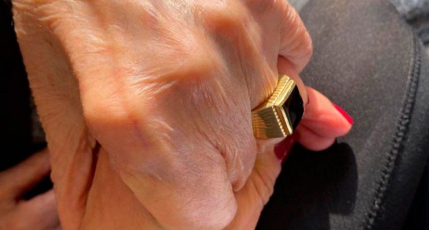 Apareci&oacute; el anillo de Carlos Menem