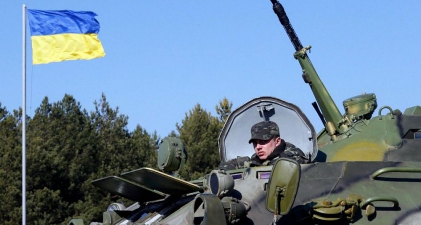 Ucrania moviliza a reservistas y pide a sus ciudadanos salir de Rusia