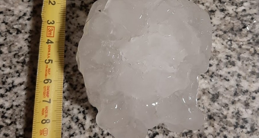 M&aacute;s de 100 mil&iacute;metros de lluvia ca&iacute;da en la ciudad y sigue vigente un alerta