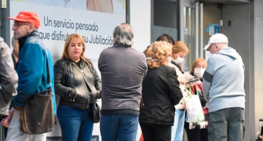 Bono para jubilados en marzo: c&oacute;mo es el extra que analiza pagar el Gobierno
