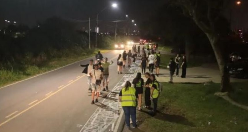 Violenta pelea en la zona de boliches de Santa Fe: dos jóvenes heridos con arma blanca