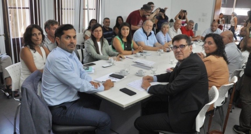 Paritarias: la Provincia recibe este martes a estatales y docentes y hay expectativa por la oferta salarial