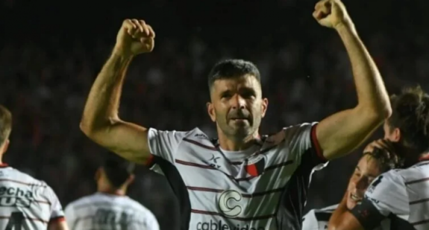 Col&oacute;n venci&oacute; a Nueva Chicago y sum&oacute; su primer triunfo en la Primera Nacional