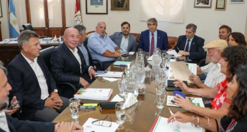 Paritarias: misma oferta para docentes y estatales del gobierno provincial