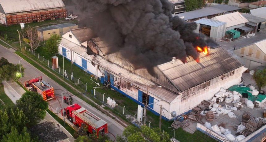 Se incendi&oacute; la planta de Culzoni en el puerto de Santa Fe