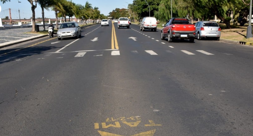 Por las picadas construir&aacute;n 7 sendas manda peat&oacute;n en la Costanera de Santa Fe para evitar tragedias viales