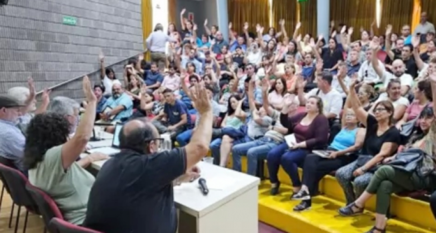 Horas clave en las paritarias: los gremios resuelven la aceptaci&oacute;n o rechazo