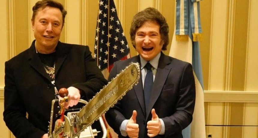 Milei se fotografi&oacute; con Elon Musk en Washington: motosierra y pulgares arriba