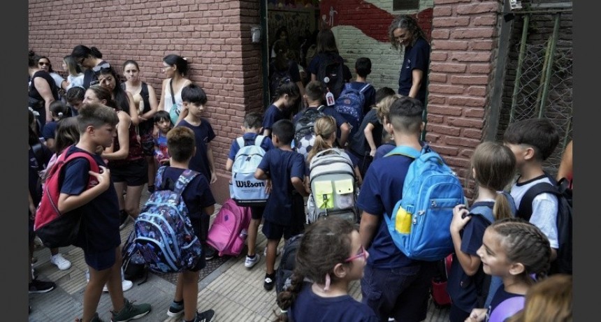 Empezaron las clases en Santa Fe: &ldquo;Es leg&iacute;timo tener un mejor salario, pero la prioridad son los chicos en las aulas aprendiendo&rdquo;