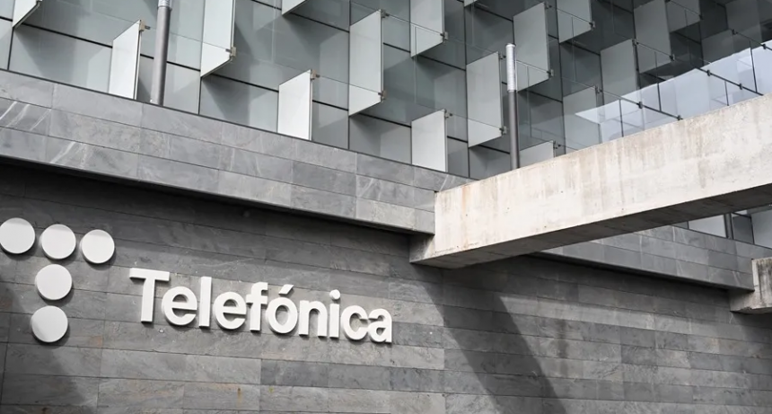 El Grupo Clar&iacute;n compr&oacute; Telef&oacute;nica, pero el Gobierno nacional se opone