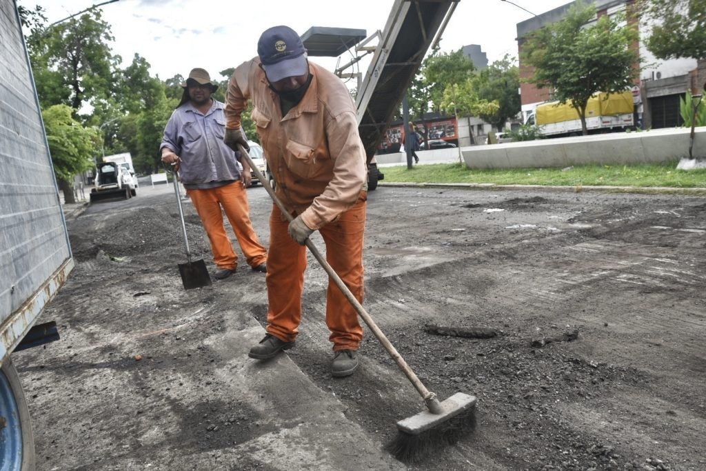 Siguen los trabajos de bacheo en el centro: Mirá los cortes y desvíos de colectivos