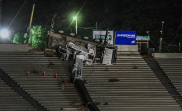 Fiesta de la Vendimia: se desplom&oacute; una gr&uacute;a y parte del escenario 