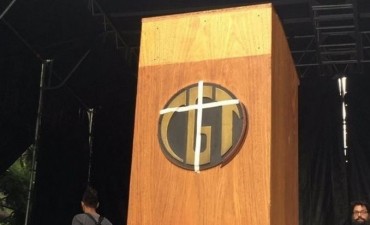 S&oacute;lo en Argentina: venden por la web el atril robado en la marcha de la CGT