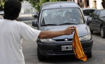 En Buenos Aires empiezan a penar a "trapitos" con tareas comunitarias