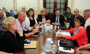 Docentes p&uacute;blicos rechazan la propuesta y definen modalidad de paro