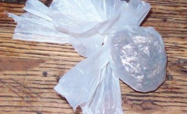 Un chico de 13 a&ntilde;os fue a la escuela con droga