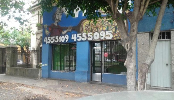 Acribillan a due&ntilde;o de pizzer&iacute;a delante de su hijo