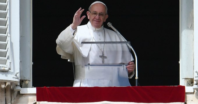 Francisco no descarta que hombres casados sean sacerdotes