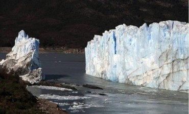 Fin de la espera: cay&oacute; el puente del glaciar Perito Moreno