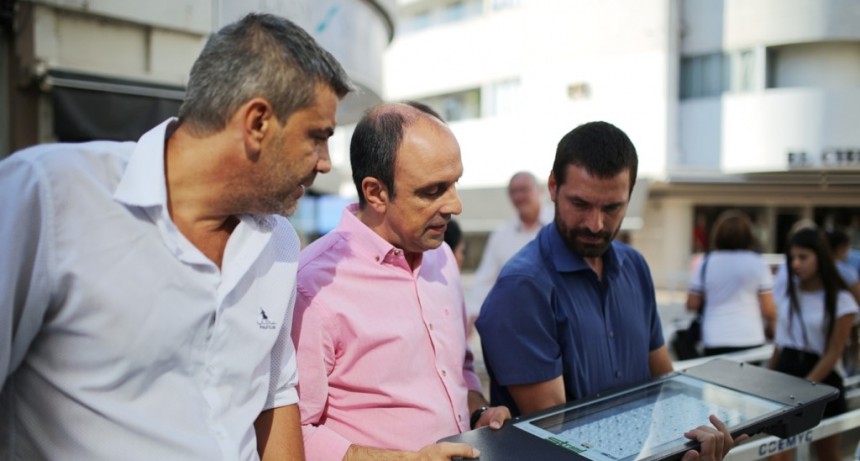 Corral recorri&oacute; los trabajos de remodelaci&oacute;n de la Peatonal San Mart&iacute;n