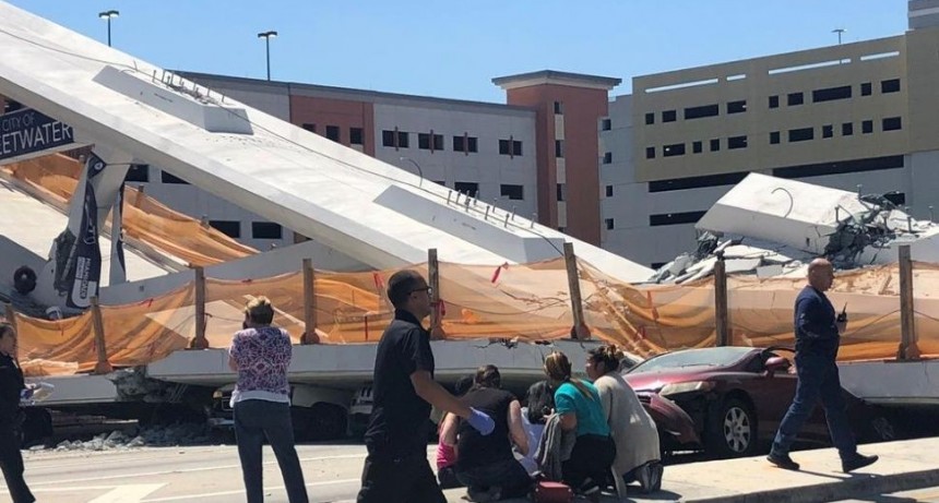 Seis muertos al derrumbarse puente en Miami