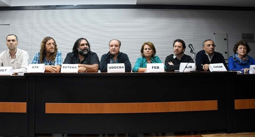Estatales bonaerenses paran contra Vidal