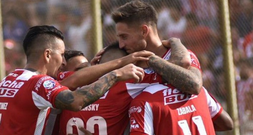 Uni&oacute;n se luci&oacute; ante un desconocido Lan&uacute;s y se prende en las copas