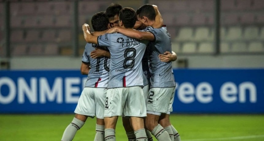 Colón goleó en Perú