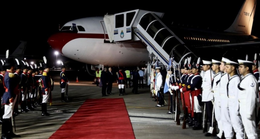 Por el papel&oacute;n en el aeroparque con los Reyes de Espa&ntilde;a renunci&oacute; el jefe de Ceremonial de Canciller&iacute;a