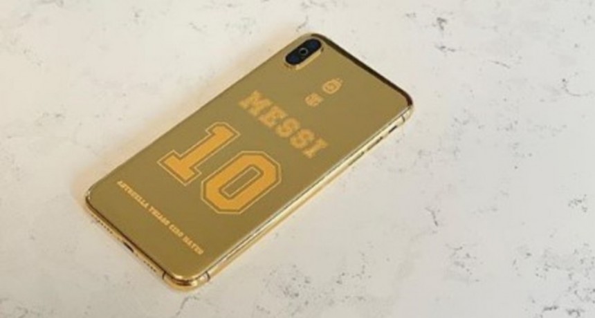 Messi y su celular de oro