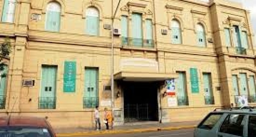 Un herido por separar una pelea de punteros pol&iacute;ticos