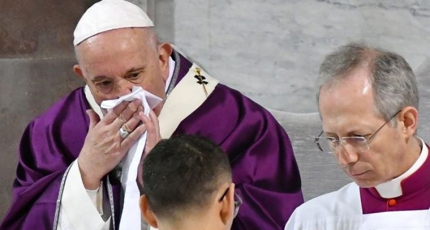 Francisco sigue resfriado y suspendi&oacute; su retiro espiritual de una semana