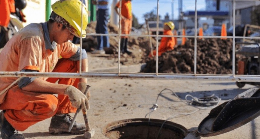 Barrio Los Hornos: Avanza la obra de cloacas