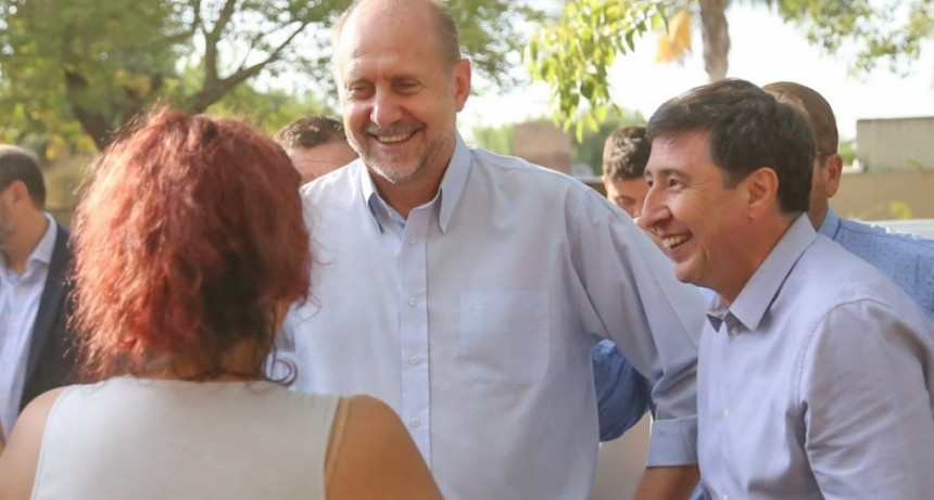  Perotti y Arroyo entregaron en Casilda la Tarjeta Alimentar n&uacute;mero un mill&oacute;n