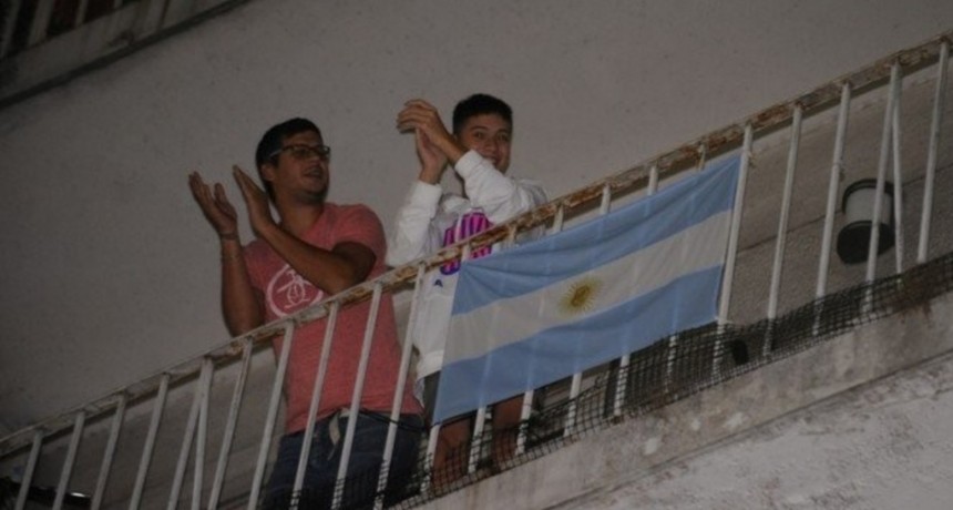 Del aplausazo al cacerolazo