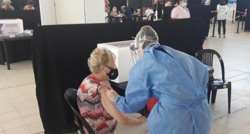 Santa Fe: eficiente jornada de vacunaci&oacute;n a mayores de 90 a&ntilde;os
