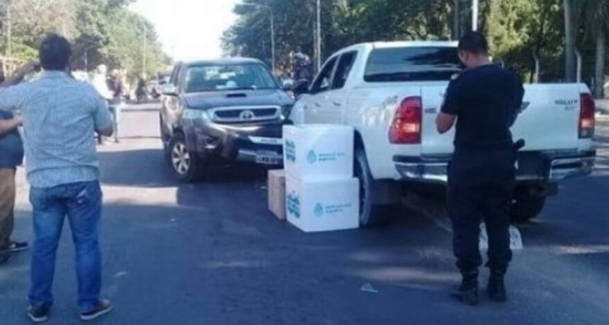 El ministro de Salud de Corrientes choc&oacute; una camioneta que llevaba vacunas