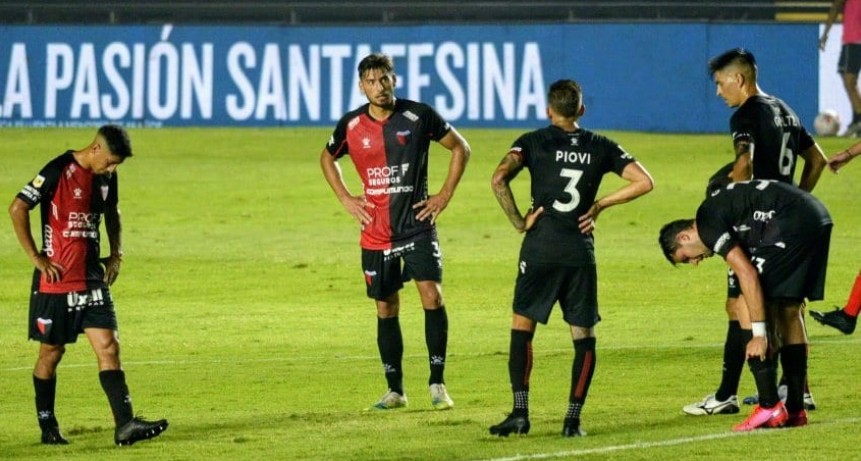 Colón tiene tres futbolistas aislados que no podrán jugar por la Copa Argentina