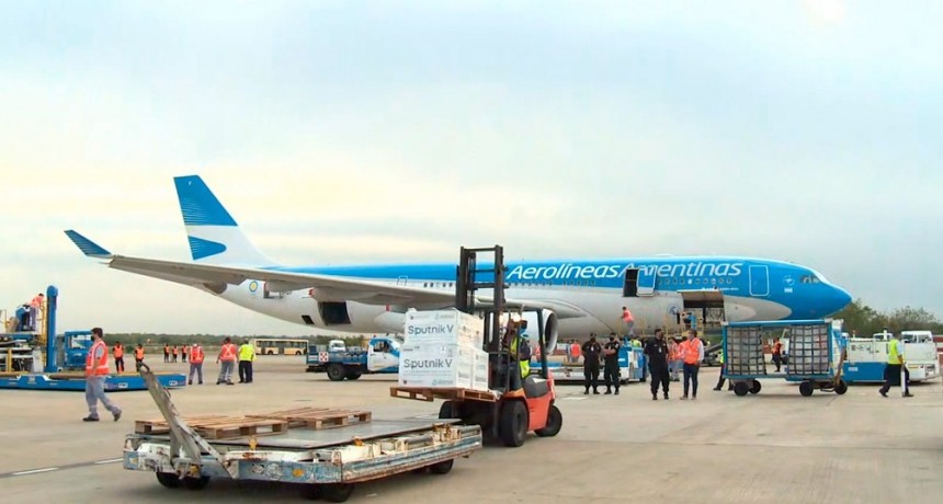 Lleg&oacute; a Ezeiza el octavo vuelo de Aerol&iacute;neas Argentinas con 500 mil vacunas desde Mosc&uacute;